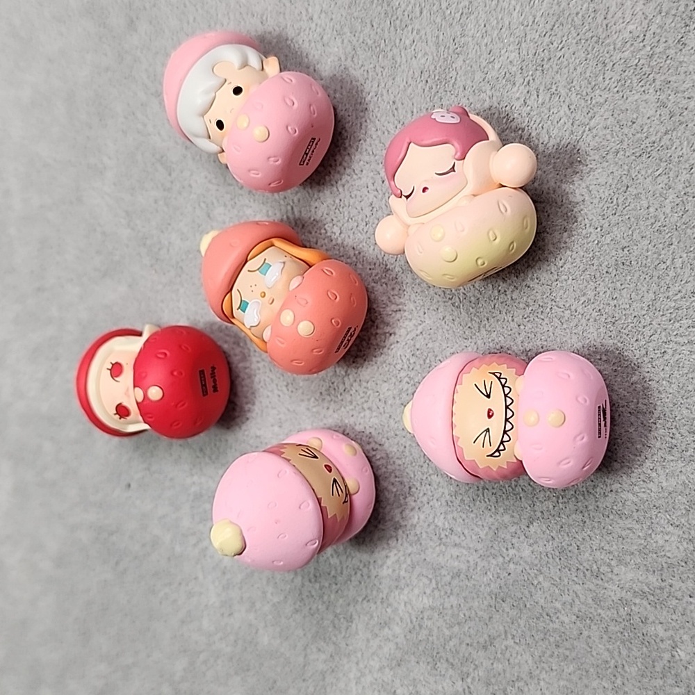 ❌️SOLD❌️Popmart Pop Bean Figurine (1 pc) - Picture 3 of 4